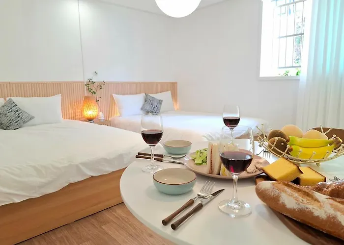 Opening Special Near Gwanaksan Snu Spacious 2 3 Queen Size Beds Up To 6 People