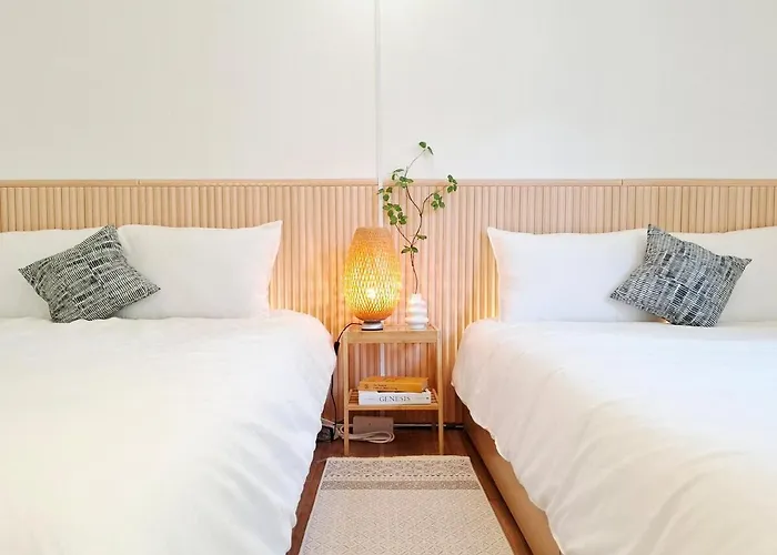 Opening Special Near Gwanaksan Snu Spacious 2 3 Queen Size Beds Up To 6 People *