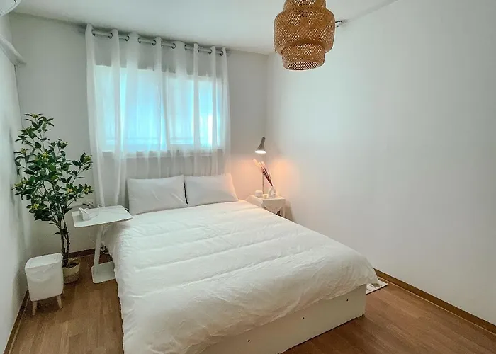 Opening Special Near Gwanaksan Snu Spacious 2 3 Queen Size Beds Up To 6 People Villa Seoul